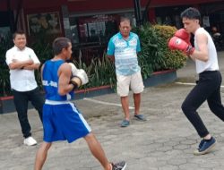 Ishak, Atlet Tinju Sulbar Siap Bawa Pulang Medali di PON XXI Sumut Aceh