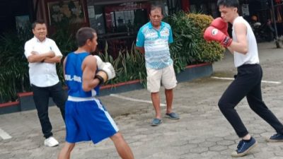 Ishak, Atlet Tinju Sulbar Siap Bawa Pulang Medali di PON XXI Sumut Aceh