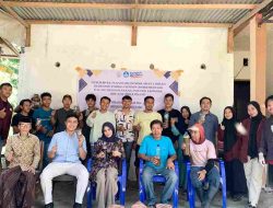 Dosen Dan Mahasiswa Unsulbar Latih Warga Desa Dalam Mengolah Limbah Jadi Pestisida Alami