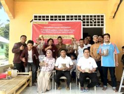 Dosen Unsulbar Latih Peternakan Buat Pakan Ayam Kampung Dengan Batang Pisang