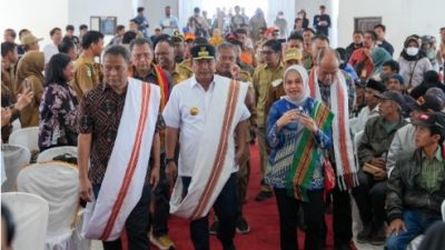 Bakti Sosial, Kemensos Salurkan Bansos Senilai 140 Miliar di Mamasa