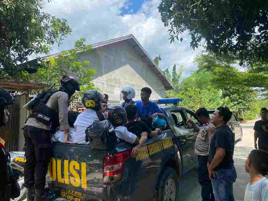 Tawuran pelajar polman