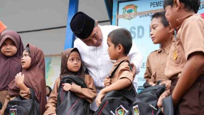 Uji Coba Makan Siang Bergizi Gratis dan Pembagian Alat Sekolah Sasar SD Inpres Puncak Mamuju