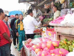 Kunjungi Pasar Mamasa, Pj. Bahtiar Hendak Pastikan Bahan Sayuran Produksi Petani Mamasa