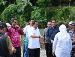 Jadikan Sungai Sumber Ekonomi, Pj. Bahtiar Tebar Benih Ikan Nila di Kalukku