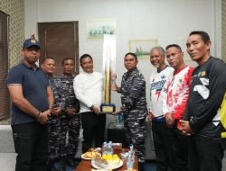 Silaturahmi ke Lanal Mamuju, Pj. Bahtiar Beri Penghargaan