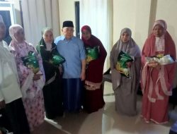 Wagub Sulbar Salim S Mengga Beri Bantuan Beras kepada Jamaah Mesjid Nurul Ikhsan Lemo Susu