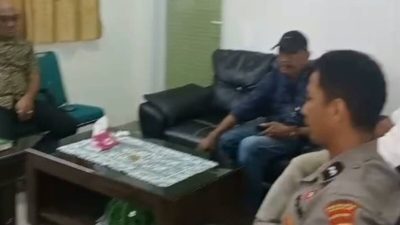 Gagal Berangkat Dampingi Orang Tua, Seorang CJH Protes ke Kantor Kemenag Majene
