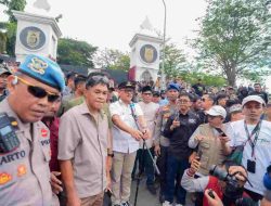 Massa Tolak Dialog Terbatas, Gubernur Sulbar Turun Langsung Temui Massa Pendemo, Ini yang Disampaikan