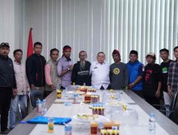 Terima Perwakilan Unjuk Rasa, Wagub Sulbar: Tim Sedang Bekerja untuk Evaluasi Izin Tambang, Jangan Khawatir