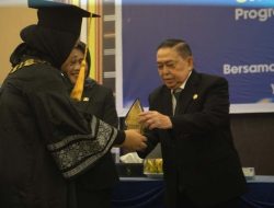 UT Majene Wisuda 490 Lulusan, Salim S. Mengga: Tantangan Nyata Ada di Masyarakat, Bukan di Kampus