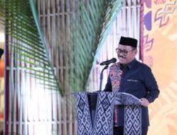 Gubernur Suhardi Duka Berikan Hadiah Umroh kepada Peserta Pawai Ta’aruf di Mamuju