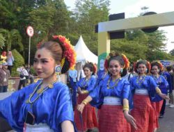 Diikuti 6 Negara, Tim Kesenian Sulbar Tampil Gemilang di Festival Folklore Samarinda