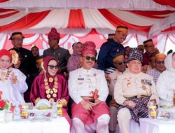 Gubernur SDK dan Wagub Salim Kompak Gunakan Passapu di Momen HUT RI, Melambangkan Kegagahan dan Keteguhan Hati