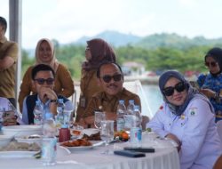 Gubernur Sulbar Saksikan 55 Perahu Sandeq Merapat di Garis Finis Etape IV Sandeq Silumba 2025