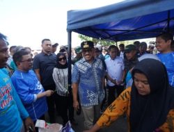 Gubernur Hadiri Final Festival Sandeq Teluk Mandar 2025, Masyarakat Antusias Serbu Pasar Murah