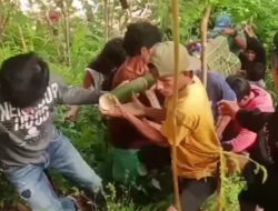 Lagi dan Lagi, Warga Sakit Desa Puppuring Polman Ditandu Akibat Jalanan Sangat Memprihatinkan