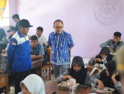Tinjau Langsung di SMAN 1 Kalukku, Gubernur Suhardi Duka: MBG di Sulbar Harus Sesuai Harapan Presiden