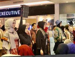 Pariwisata Sulbar Tampilkan Tenun Tradisional di Fashion Show FESyar KTI di Kalbar, Bau Akram Dai : Maksimalkan Promosi Wastra Khas Sulbar