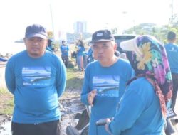 Tumpukan Sampah di Bahu Jalan Poros Tobadak, DLH Sulbar Lakukan Ini