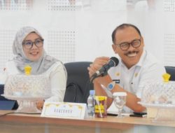 Menuju Keuangan Daerah yang Lebih Efisien : BPKPD Sulbar Bahas Penyesuaian Target PAD pada Rakor Bersama Gubernur
