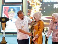 Gubernur Sulbar Kukuhkan Hj. Harsinah Suhardi sebagai Bunda PAUD dan Bunda Guru Periode 2025-2030*
