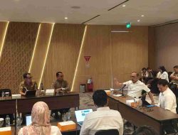 Plt Karo Pemkesra Dampingi Gubernur Lakukan Pertemuan dengan Direksi PT Garuda Indonesia