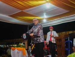 Wujud Toleransi Natal, Gubernur Sulbar Bagikan Bingkisan kepada Penjual Sayur dan Ojek Lintas Agama