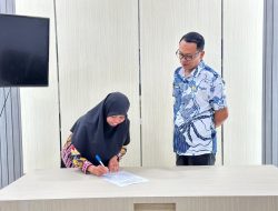 Plt Karo Pemkesra Sulbar Laksanakan Penandatanganan Perjanjian Kinerja Bersama Seluruh Jajarannya