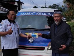 Door to Door Dinilai Efektif, Kepala Bapenda Sulbar Apresiasi Penagihan PKB Rp12,76 Juta di Mamasa