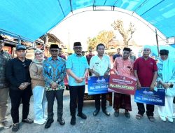 Darmawati Dampingi Gubernur Sulbar Serahkan Bantuan untuk Korban Kebakaran di Galung Tulu