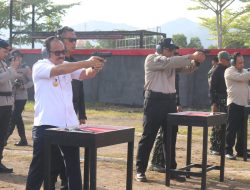 Dikawal Brimob dan Perbakin Berlisensi, Gubernur Sulbar Ikuti Eksibisi Menembak HUT Bhayangkara ke-80
