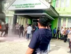 Aksi Demonstrasi HMI di Kanwil Kemenag Sulbar Berujung Ricuh, Desak Copot Kakanwil