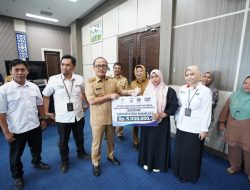200 Keluarga Miskin di Sulbar Terima Bantuan Usaha Rp5 Juta dari Gubernur SDK, Target 300 Lagi