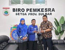 Pemkesra Sulbar Dapat Plakat Penghargaan dari Kemenag Sulbar, Ikut Menyukseskan Penyelenggaraan Haji 2025