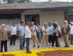 Disbun Sulbar Dampingi Tim Bappenas Kunjungan Lapangan ke Sentra Produksi dan Pengolahan Kakao di Polewali Mandar