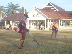 Sambut HUT RI ke-81, Biro Umum Setda Sulbar Gelar Aksi Jumat Bersih di Lapangan Ahmad Kirang