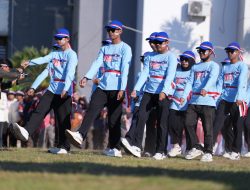 Bawa Semangat Panca Daya, Defile Kominfo Sulbar Sedot Perhatian di Lapangan Kantor Gubernur