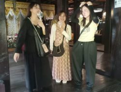 Jadi Daya Tarik di Area Anjungan Terpadu TMII, Anjungan Daerah Sulawesi Barat Dikunjungi Wisatawan Jepang